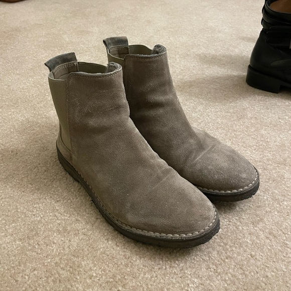 Vince Suede Chelsea Boot - Picture 8 of 8